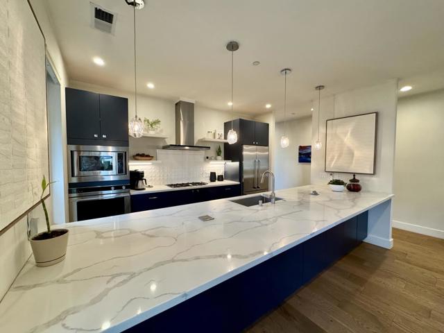 16 Hillview Avenue, Redwood City CA: https://media.crmls.org/mediaz/ebd39c43-95d9-485d-a917-2ab0cc475557.jpg