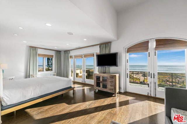 0 Broad Beach Road, Malibu CA: https://media.crmls.org/mediaz/ebd4306a-0a9c-4e07-ad0f-77a265a942ee.jpg