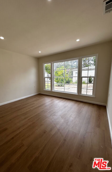 4232 Sunnyslope Ave, Sherman Oaks CA: https://media.crmls.org/mediaz/ebd4694e-2e20-4f78-a457-ce8b06e2640d.jpg