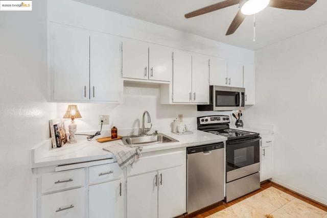 500 Vernon ST, Oakland CA: https://media.crmls.org/mediaz/ebd48999-2096-4cb1-994f-9c0771d5991f.jpg