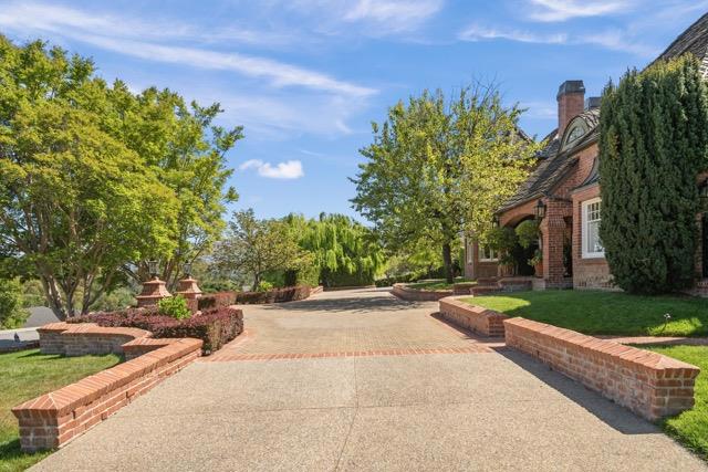 12359 Farr Ranch Road, Saratoga CA: https://media.crmls.org/mediaz/ebd536a6-9075-4d09-aaec-1e25ff7888c0.jpg