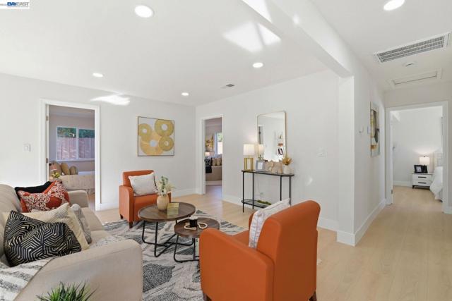 137 Tamarack Dr, Union City CA: https://media.crmls.org/mediaz/ebd57d9e-1f68-4636-b526-e6ef1a276955.jpg