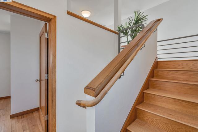 1522 Grand View Drive, Berkeley CA: https://media.crmls.org/mediaz/ebd69787-77f5-4ae4-b974-115e144b8a3c.jpg