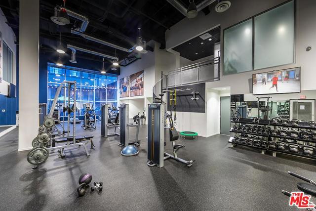 245 PINE Avenue, Long Beach CA: https://media.crmls.org/mediaz/ebd6eedd-c44c-4841-873b-4bebdeab42a9.jpg