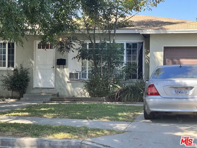 1071 & 1073 Walnut Street, Tustin CA: https://media.crmls.org/mediaz/ebd712f4-ff51-4085-b42c-4c6a04b644ac.jpg