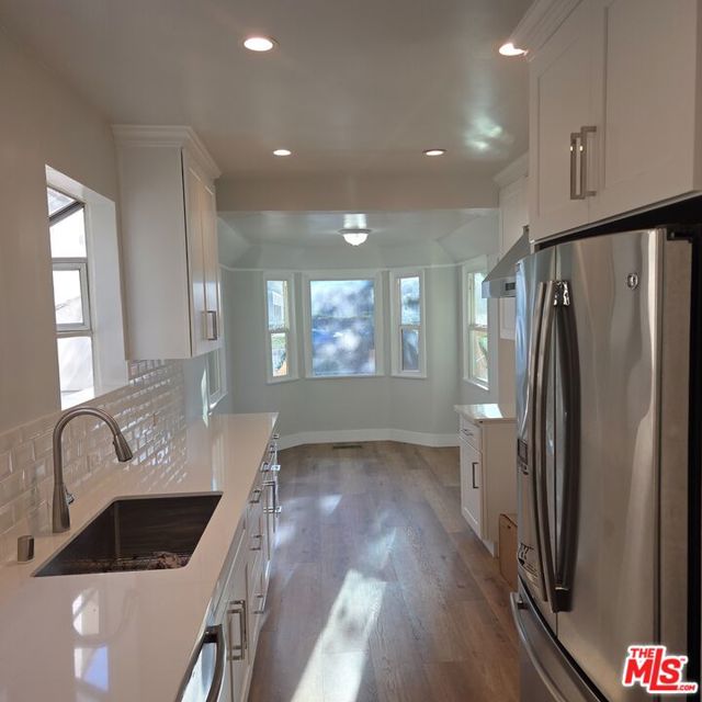 418 South ROXBURY Drive photo 14