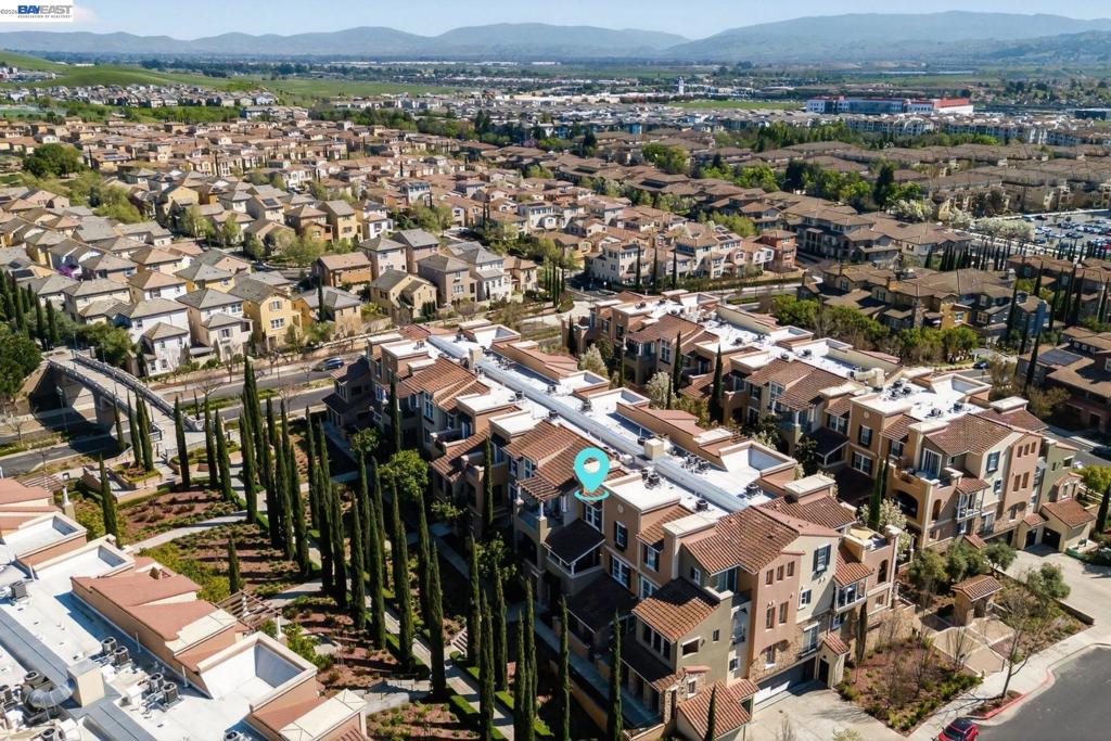 https://media.crmls.org/mediaz/ebd8070b-2b9d-40fc-afc5-f1166a4d3ce1.jpg?preset=X-Large