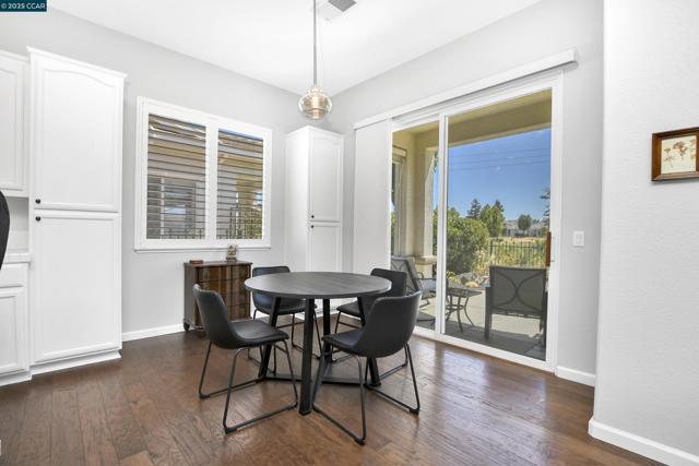 1820 Mariposa Way, Brentwood CA: https://media.crmls.org/mediaz/ebd85882-9431-42a9-9bcf-97ef8d639697.jpg