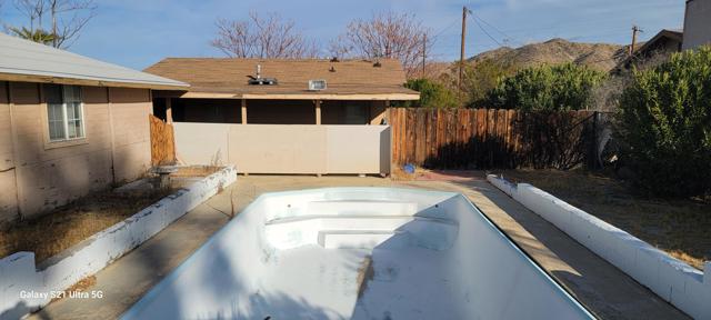 11022 West Drive, Morongo Valley CA: https://media.crmls.org/mediaz/ebd9288f-e896-4292-9089-e46bf662ea51.jpg