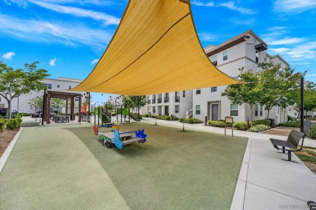 2054 Luzon Lane, Chula Vista CA: https://media.crmls.org/mediaz/ebd92b28-b482-489a-a612-6d903fe3db31.jpg