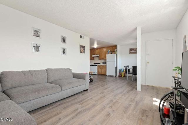 Detail Gallery Image 5 of 13 For 2630 El Dorado Ave #B,  Oxnard,  CA 93033 - 2 Beds | 1 Baths