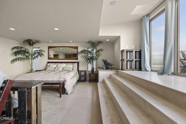 3629 Ocean Drive, Oxnard CA: https://media.crmls.org/mediaz/ebda15f8-ef35-4f25-8b20-5e17df9e126c.jpg