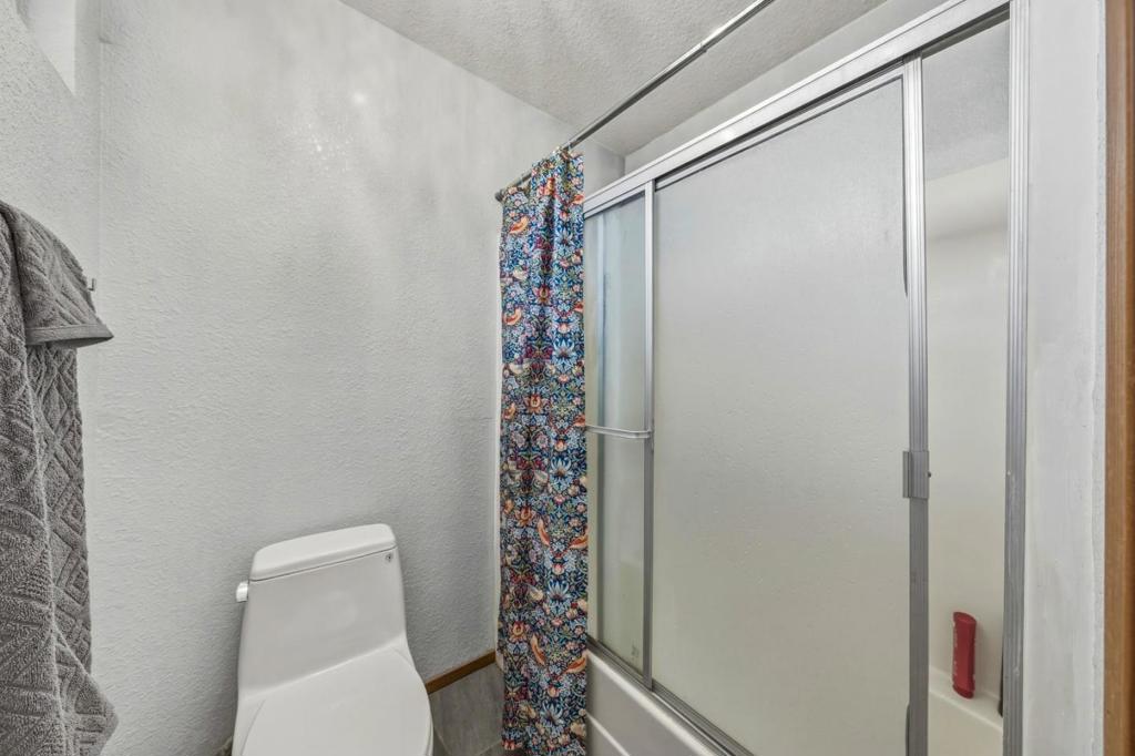 https://media.crmls.org/mediaz/ebdb9552-6acc-4dc7-8f41-e7dd20e00a17.jpg?preset=X-Large