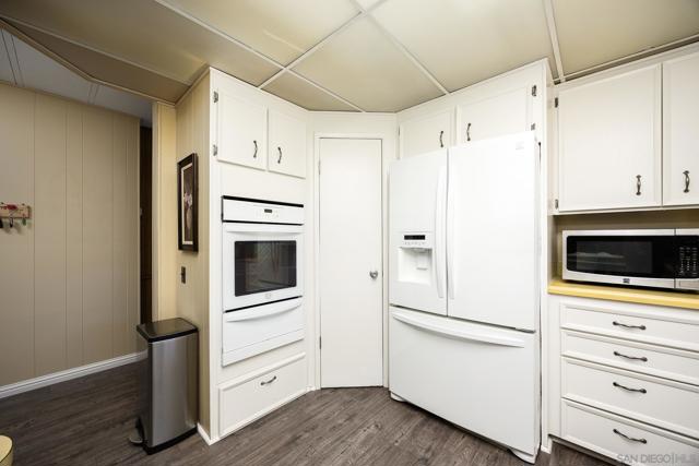 4650 Dulin Rd, Fallbrook CA: https://media.crmls.org/mediaz/ebdbb094-672b-488e-9297-5fb30a9073c8.jpg