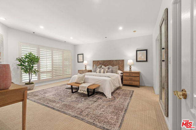 575 S Barrington Avenue, Los Angeles CA: https://media.crmls.org/mediaz/ebdcd50f-3a56-4465-a2f0-b9d9458cf881.jpg