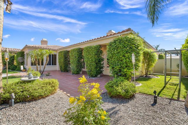 47 Gibraltar Drive, Palm Desert CA: https://media.crmls.org/mediaz/ebdce05b-0fff-49b2-aa39-796f1eab55e5.jpg