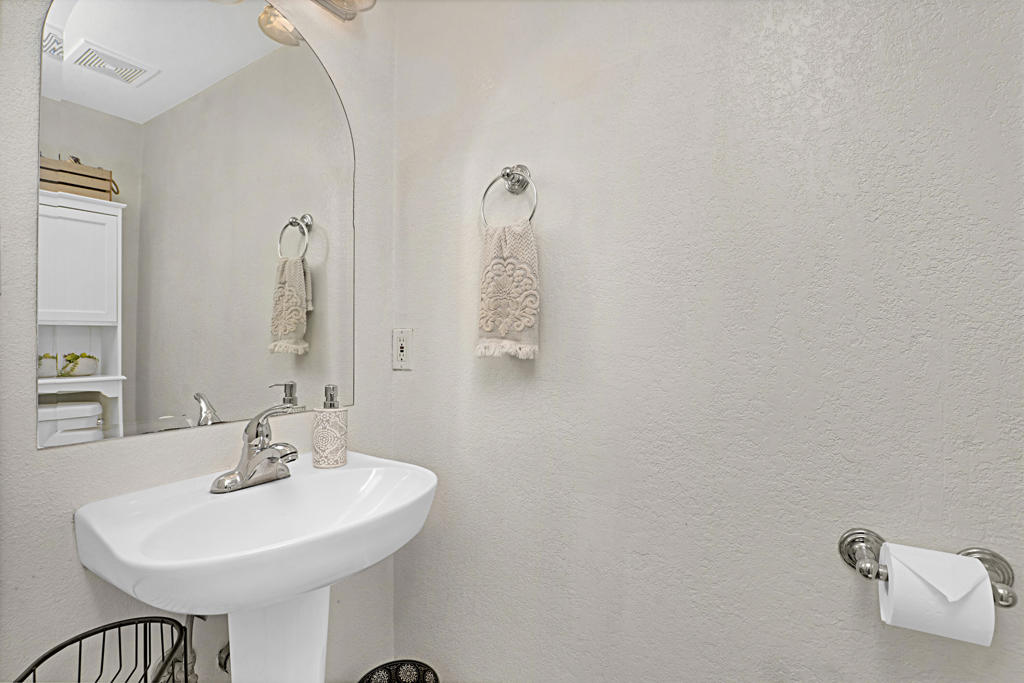 https://media.crmls.org/mediaz/ebdcf60c-f823-42d0-a7e8-a41da418de9c.jpg?preset=X-Large