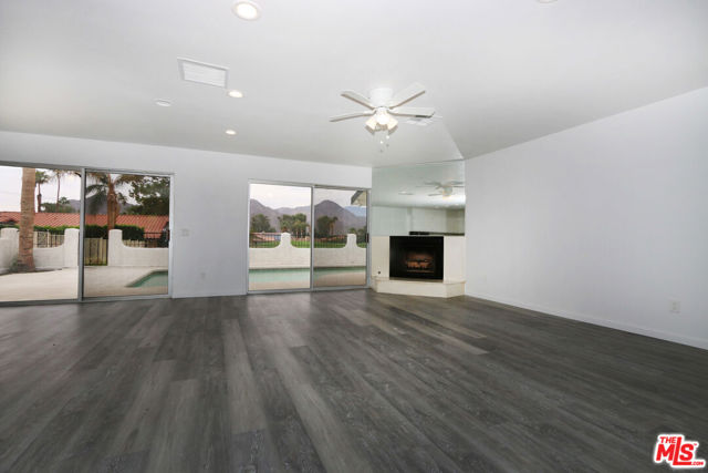 76983 California Drive, Palm Desert CA: https://media.crmls.org/mediaz/ebdd02e7-5676-4f29-9563-276f97289c29.jpg