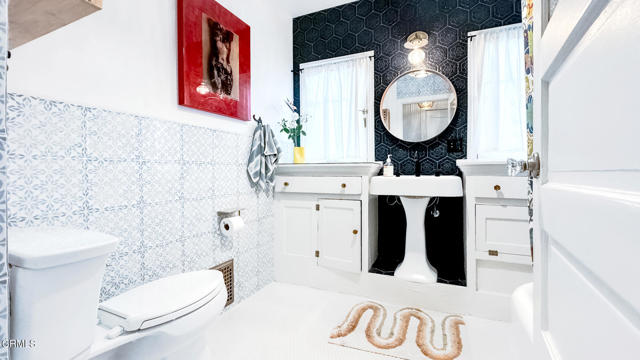 632 Mariposa Avenue, Los Angeles CA: https://media.crmls.org/mediaz/ebdd2ec1-e09b-443a-912c-5bb85110d56d.jpg