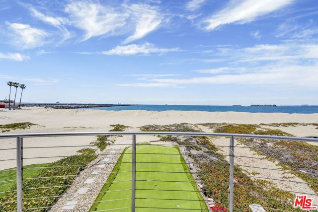 7019 E Seaside Walk, Long Beach CA: https://media.crmls.org/mediaz/ebdd3193-f408-4c2e-bf6a-9a62005c450c.jpg