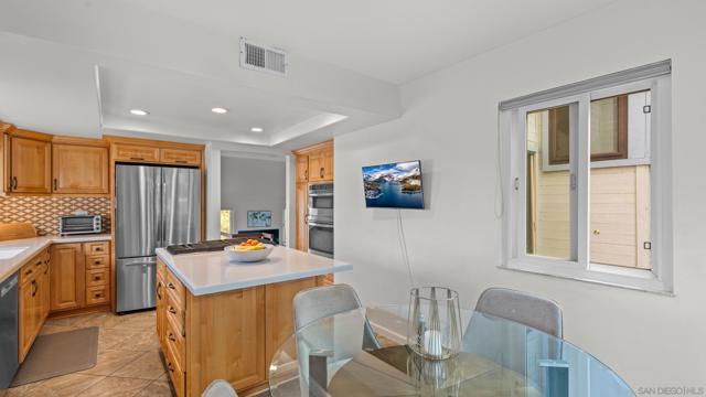 4621 Villas Court, Bonita CA: https://media.crmls.org/mediaz/ebdd4abe-d7ab-4934-9f64-3585f42e738a.jpg