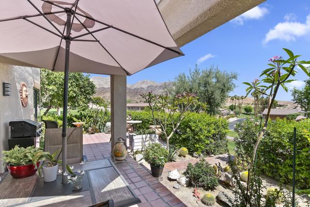72416 Sommerset Drive, Palm Desert CA: https://media.crmls.org/mediaz/ebddfadd-4197-4ac4-956e-71e6c529af62.jpg