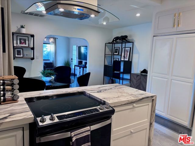 643 N Vista St, Los Angeles CA: https://media.crmls.org/mediaz/ebdebe9b-8c14-496e-b06f-3af246038cd4.jpg