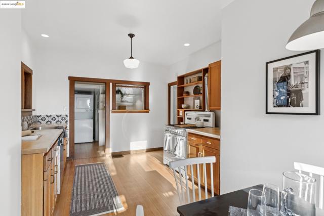 1532 Walnut St, Berkeley CA: https://media.crmls.org/mediaz/ebdf1d4b-252e-4c36-b06a-9d37bf5d86c0.jpg