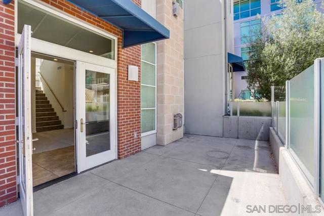 531 8Th Ave, San Diego, California 92101, 2 Bedrooms Bedrooms, ,2 BathroomsBathrooms,Condominium,For Sale,8Th Ave,250018665SD