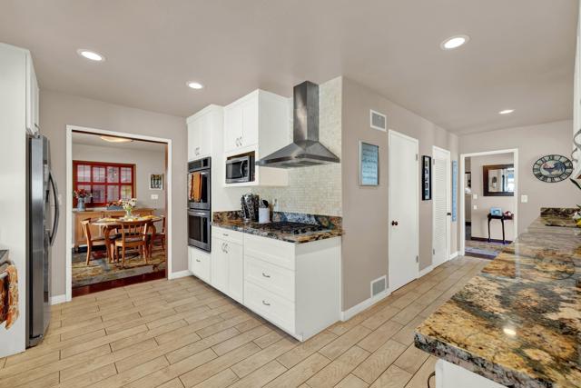 1945 Wedgemere Road, El Cajon CA: https://media.crmls.org/mediaz/ebdf9786-d0cb-44a5-ba3e-064bacc2d8bd.jpg