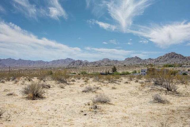 127 Twentynine Palms Highway, Joshua Tree CA: https://media.crmls.org/mediaz/ebdfd75b-f300-4a17-ae69-d4c318db4f7e.jpg