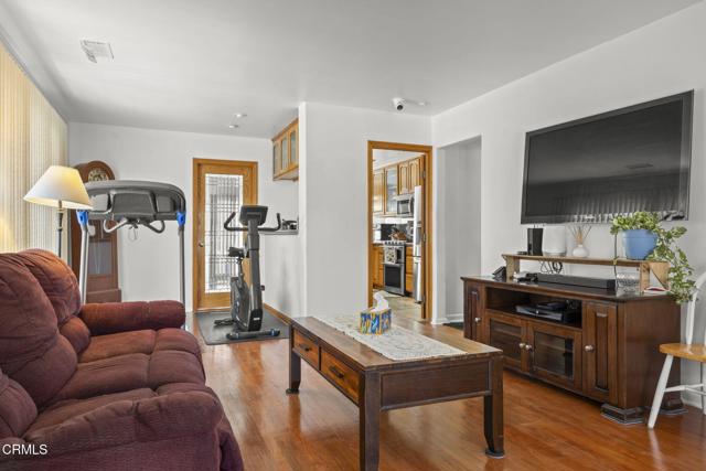 1213 Doris Avenue, Oxnard CA: https://media.crmls.org/mediaz/ebdff2d9-a9b4-4d71-b43a-6003bf4601d0.jpg