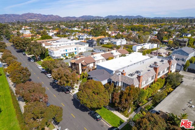 713 9th Street, Santa Monica CA: https://media.crmls.org/mediaz/ebe03452-979e-47bd-8927-e2f45a11c09c.jpg