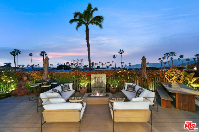 29500 Heathercliff Road, Malibu CA: https://media.crmls.org/mediaz/ebe043bc-74e8-430e-9e42-a73837cd5c15.jpg