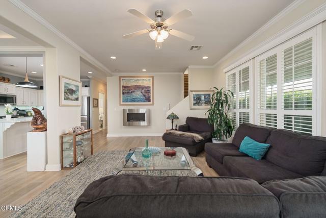 5540 W 5th Street, Oxnard CA: https://media.crmls.org/mediaz/ebe0d953-ea87-48f2-8bd4-50aa07362419.jpg