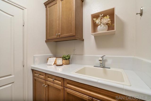 15820 Paseo Del Sur, San Diego CA: https://media.crmls.org/mediaz/ebe0ea08-68d6-434e-8fda-fcd3e3db6141.jpg