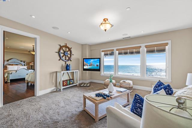 797 Las Olas Dr, Aptos CA: https://media.crmls.org/mediaz/ebe12950-e825-4abb-8250-0b3fbcc42d73.jpg