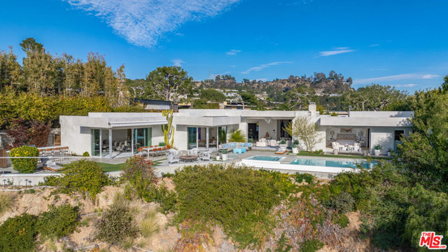 1645 Carla, Beverly Hills CA: https://media.crmls.org/mediaz/ebe150a3-c93b-4eee-ad5d-d40595dc56ce.jpg