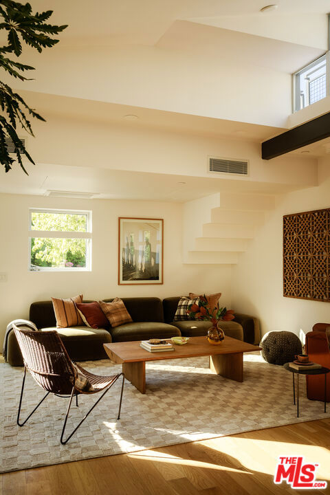 8866 Wonderland Avenue photo 42
