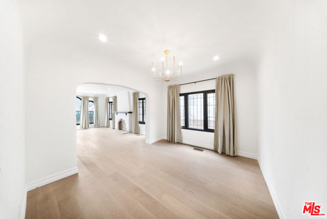 1005 Genesse, West Hollywood CA: https://media.crmls.org/mediaz/ebe15cf7-1ba6-4bcb-8f18-2ba5219dcb04.jpg