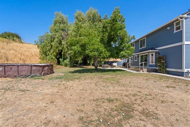 695 Hospital Road, Hollister CA: https://media.crmls.org/mediaz/ebe17a8e-724f-4350-8f56-e22dffe592e0.jpg