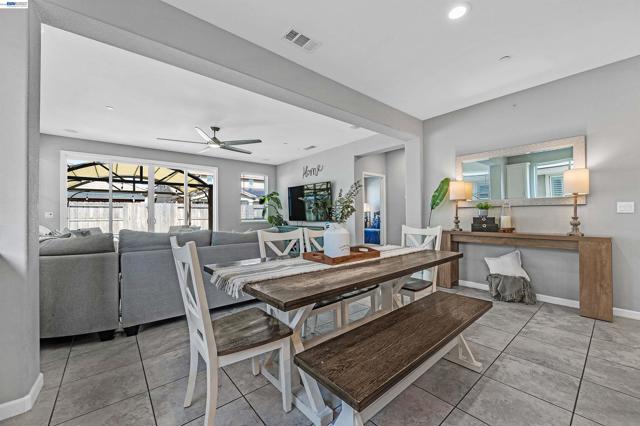 1589 Friendly St, Manteca CA: https://media.crmls.org/mediaz/ebe22777-0312-480f-8fd0-df259927f2a8.jpg