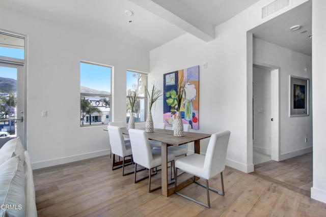 Detail Gallery Image 2 of 11 For 2218 E Main St #202,  Ventura,  CA 93001 - 3 Beds | 2 Baths