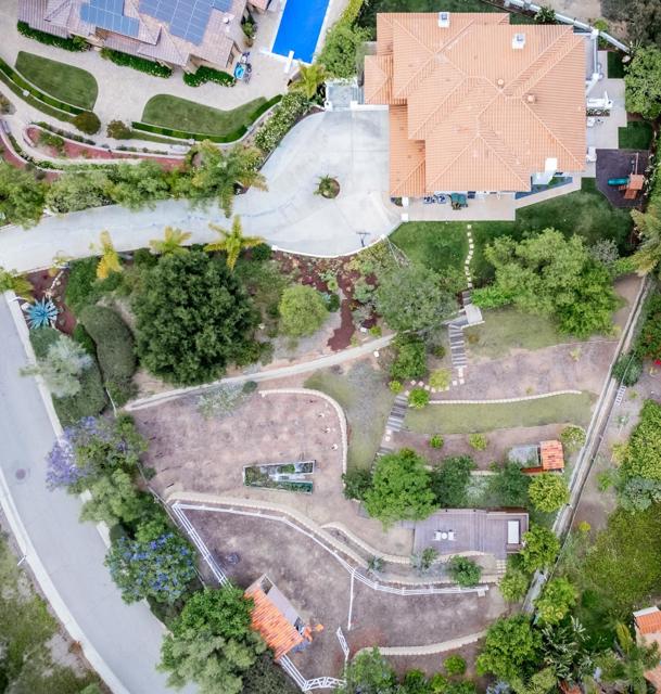 2815 Santa Fe Vista Ct, Encinitas CA: https://media.crmls.org/mediaz/ebe2dde0-3fae-4804-8e2a-3376cc0b4344.jpg