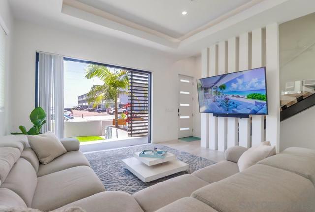 140 Imperial Beach Blvd, Imperial Beach CA: https://media.crmls.org/mediaz/ebe2e734-ab6d-4567-a7b6-7e1fe2697b54.jpg