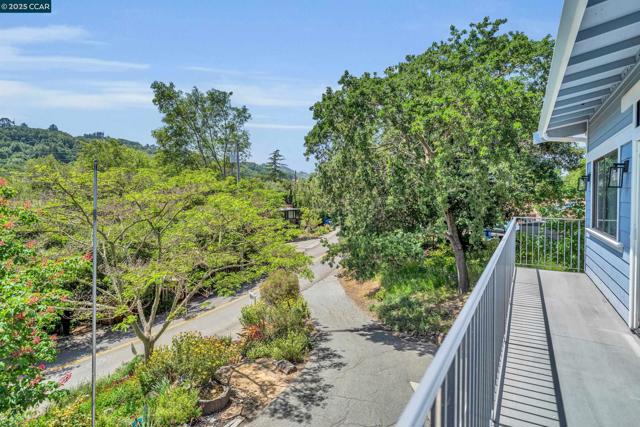 231 Orchard Rd, Orinda CA: https://media.crmls.org/mediaz/ebe3abb7-b215-490e-adff-127cf9dae4a6.jpg