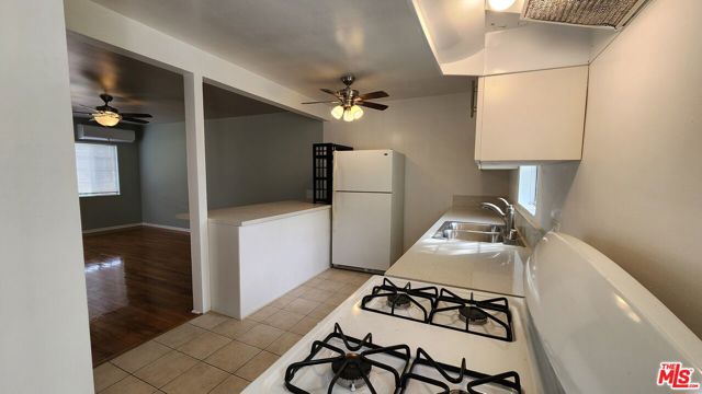 3872 College Avenue, Culver City CA: https://media.crmls.org/mediaz/ebe3e696-2a49-43e0-b46c-6d5b5bc6ae83.jpg