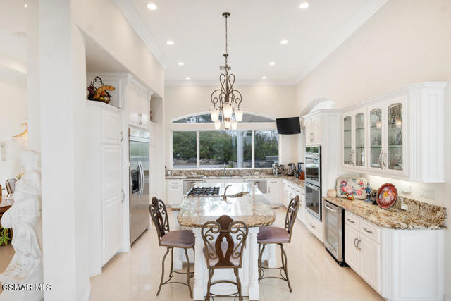 932 Rosario Drive, Thousand Oaks CA: https://media.crmls.org/mediaz/ebe3f7e4-401a-4e7b-854b-64205e72fc73.jpg