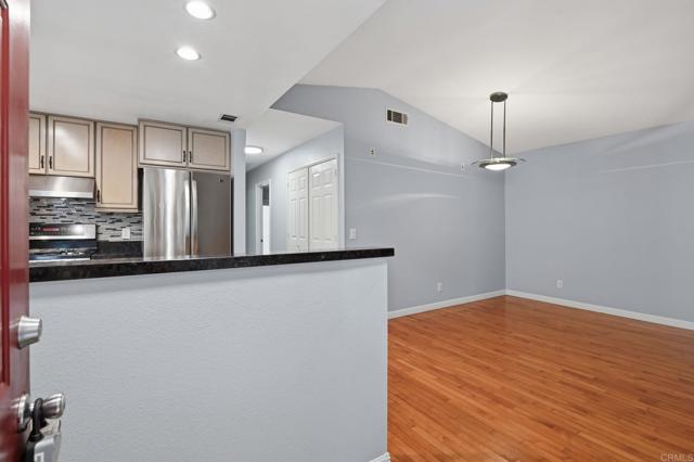 Detail Gallery Image 7 of 30 For 245 Smoke Tree Pl, Oceanside,  CA 92057 - 2 Beds | 2 Baths