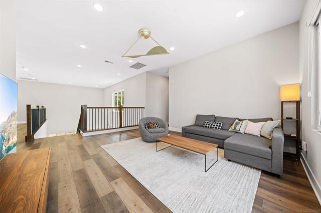5347 Morning Sage Way, San Diego CA: https://media.crmls.org/mediaz/ebe411b6-35cf-4f1a-a0c2-057fd310fc13.jpg